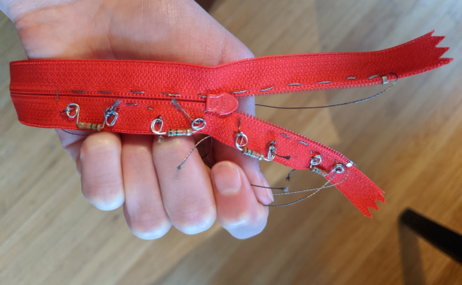 Zipper volume controller with resitors